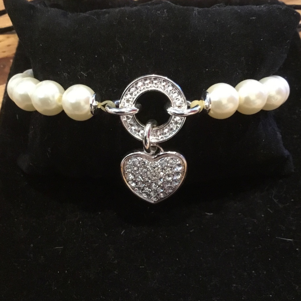 🤍 NVC Silver Tone Faux Pearl Crystal Heart Charm Stretch Bracelet 🤍